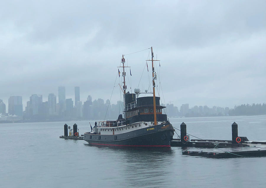 Tugboat in Vancouver Harbor Photograph by Tom Reynen