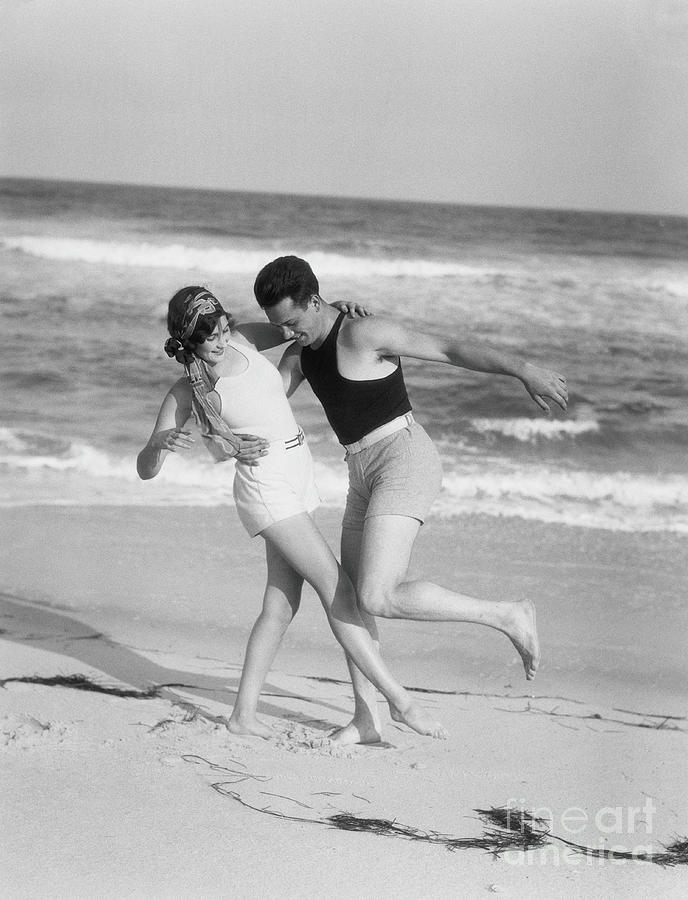Twenties Swimwear Photograph by H. Armstrong Roberts