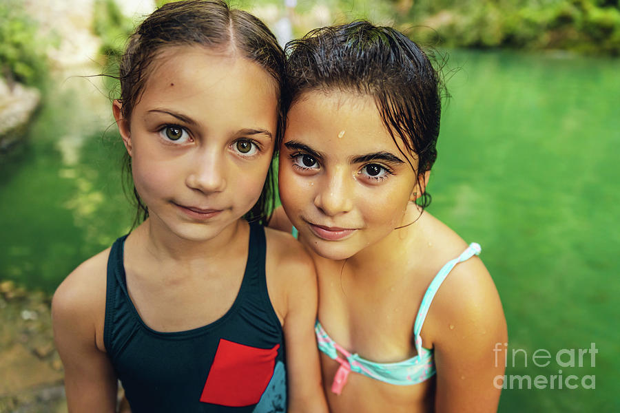https://images.fineartamerica.com/images/artworkimages/mediumlarge/2/two-cute-little-girls-anna-om.jpg