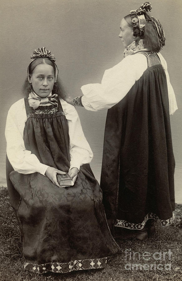 Two Dutch Girls Photograph by Bettmann