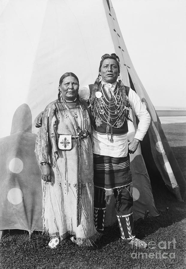 Two Guns White Calf And His Wife Photograph by Bettmann