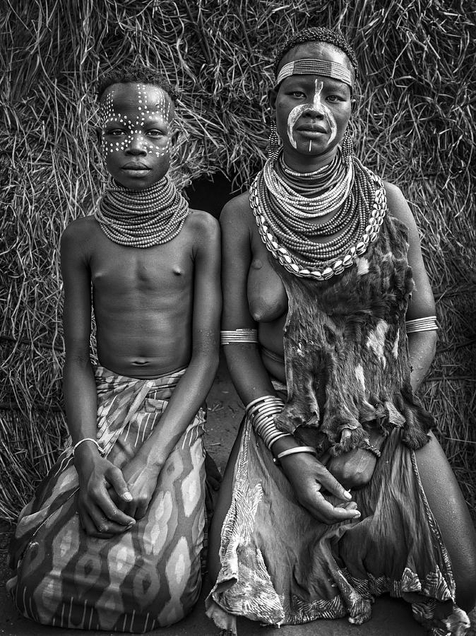 Black And White Photograph - Two Karo Tribe Girls (omo Valley-ethiopia) by Joxe Inazio Kuesta