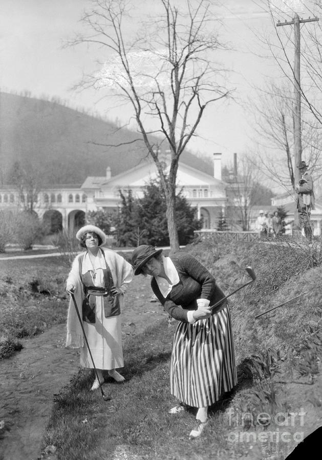 Two Women Playing Golf Photograph by Bettmann
