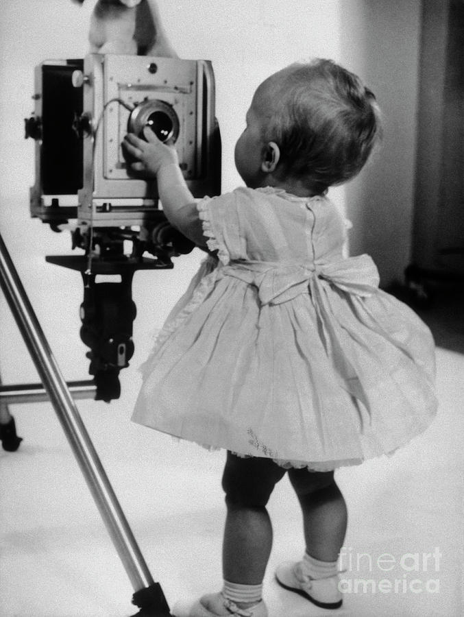 Two-year-old Girl Inspects Camera Lens Photograph by Bettmann