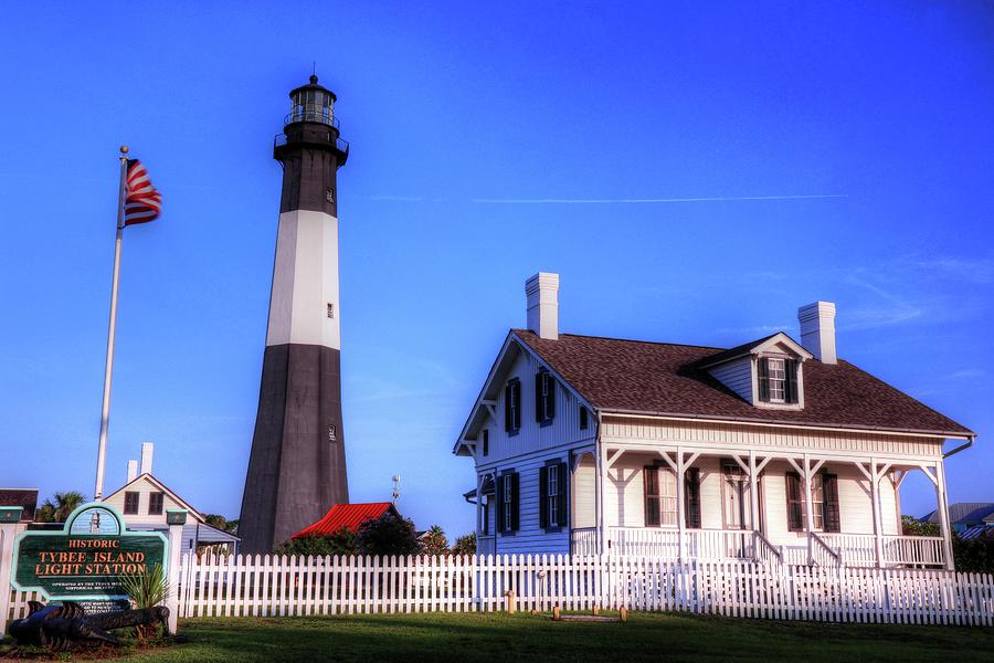 Tybee Island Lighthouse Photograph by Carol Montoya