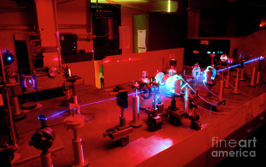 Ultraviolet Tunable Dye Laser Photograph by Physics Dept., Imperial College/science Photo Library