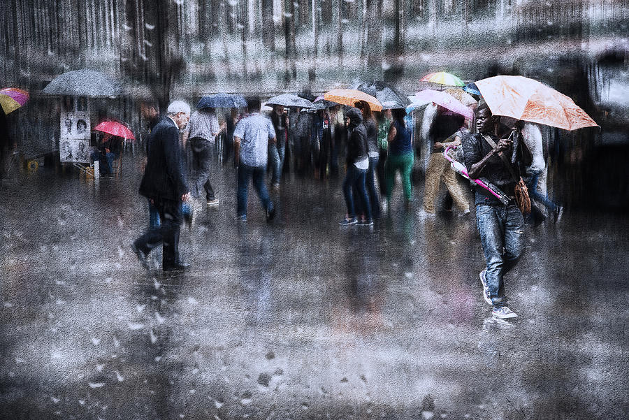 Umbrella Seller In Florence Photograph by Nicodemo Quaglia