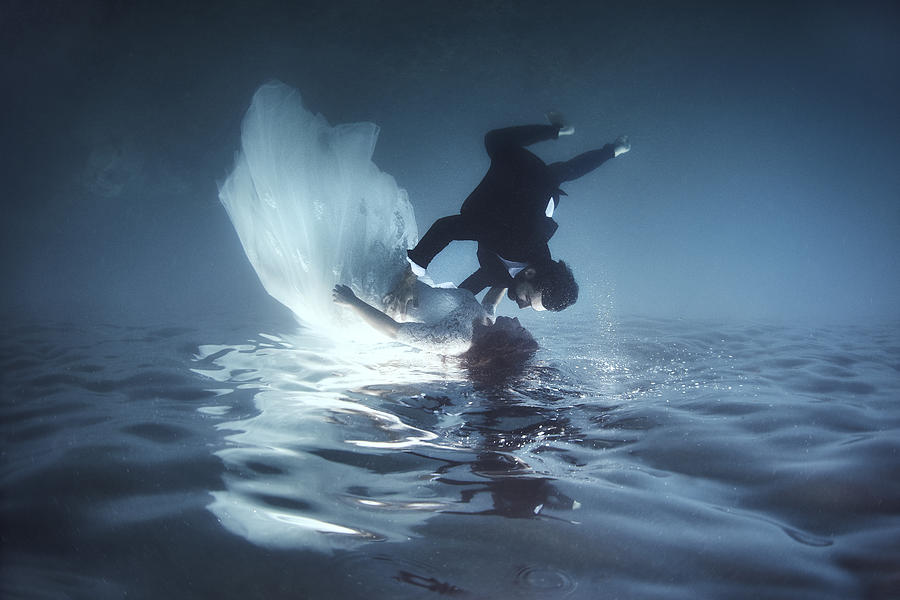 Portrait Photograph - Underwater Trash The Dress by Davide Lopresti