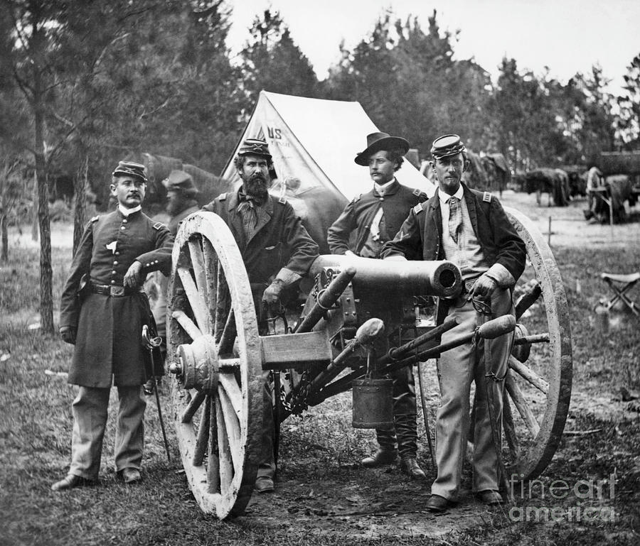 Union Soldiers With Cannon Photograph by Bettmann