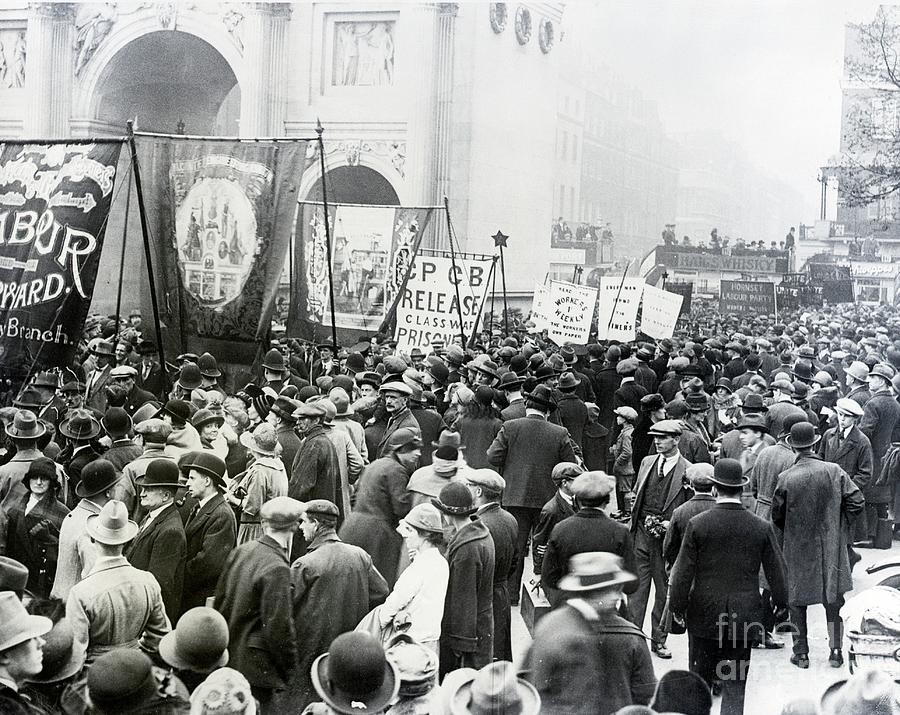 Unionists And Demonstrators At Marble Photograph by Bettmann
