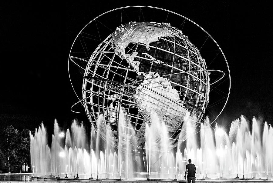 Black And White Digital Art - Unisphere, Flushing Meadows, Nyc by Claudia Uripos
