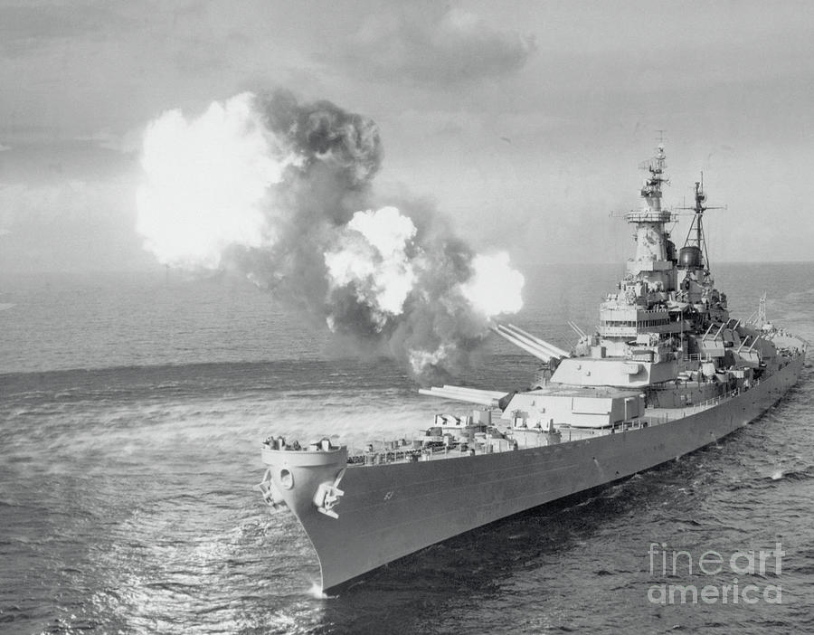 United States Battleship In The Ocean Photograph by Bettmann