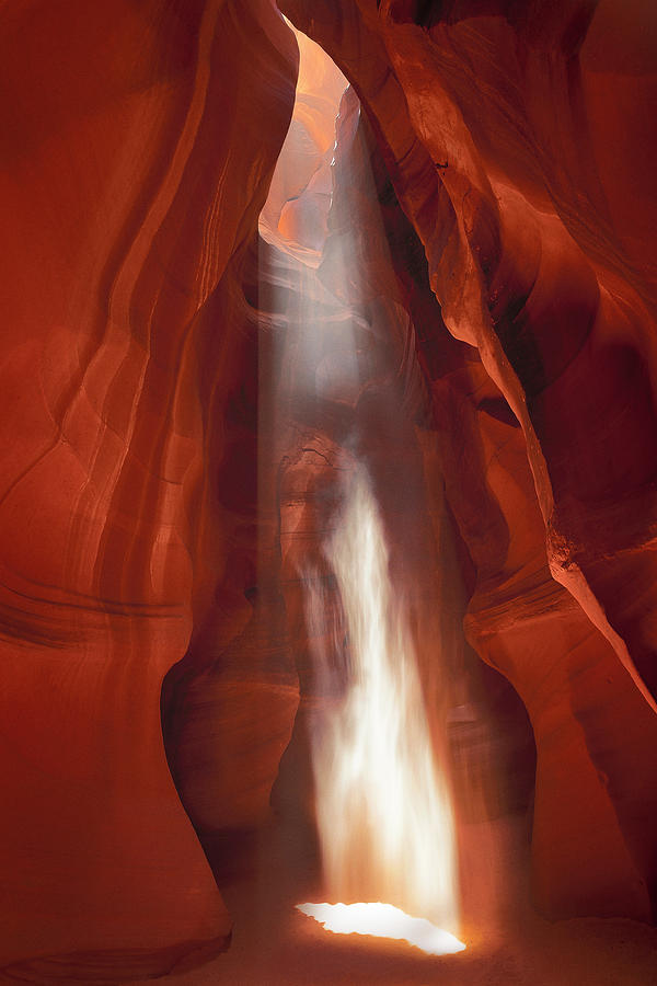 Antelope Canyon Photograph - Upper Antelope Canyon IV by Giovanni Allievi