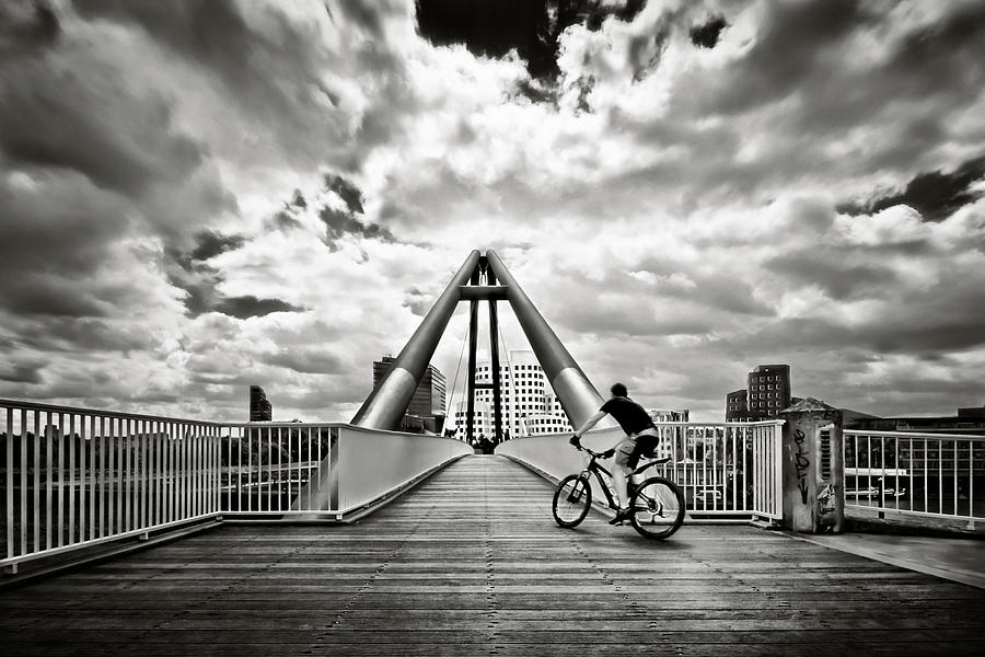 Bridge Photograph - Urban Race 01 by Frank Waechter