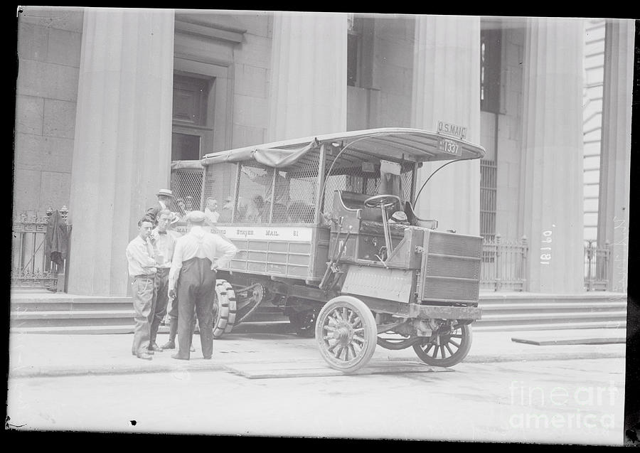 U.s. Mail Truck Delivering Gold Photograph by Bettmann