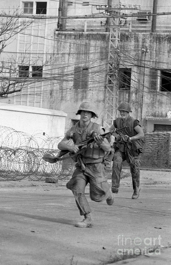 Us Marines Fighting In Hue Photograph by Bettmann