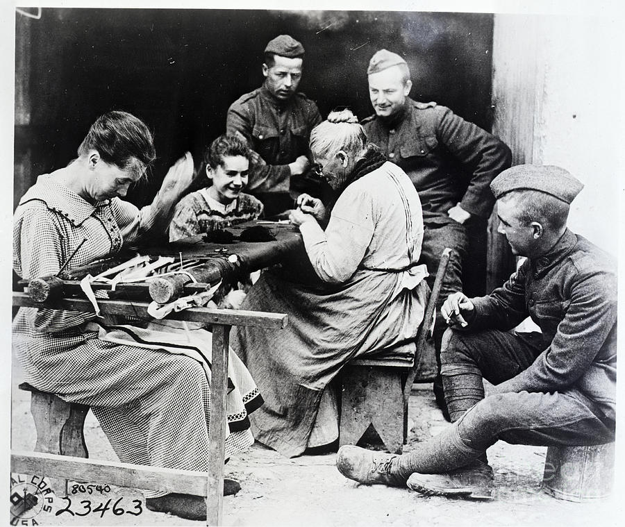 Us Soldiers Talking To French Photograph by Bettmann