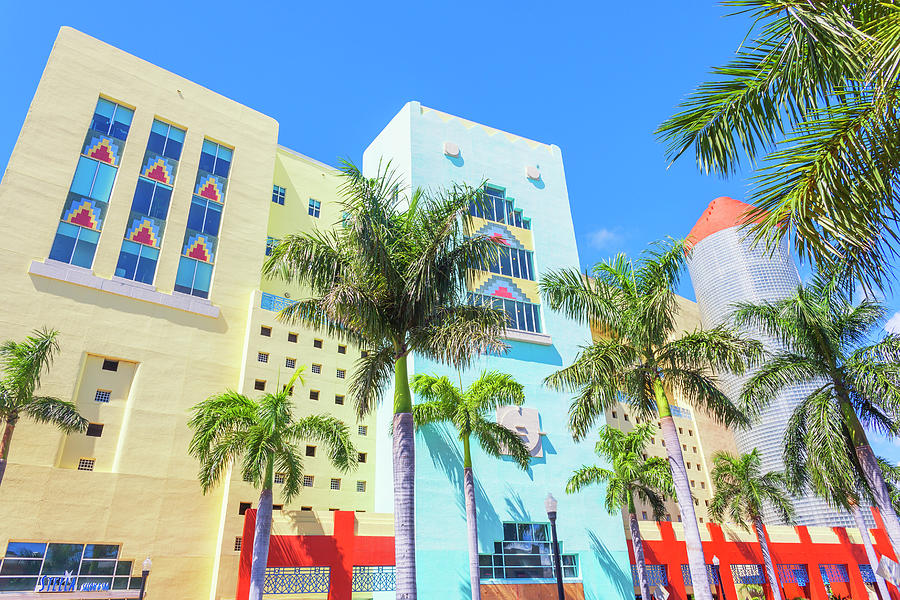 Miami Digital Art - Usa, Florida, Miami, Atlantic Ocean, Art Deco Building On Washington Avenue In The Art Deco District Of South Miami Beach by Marco Simoni