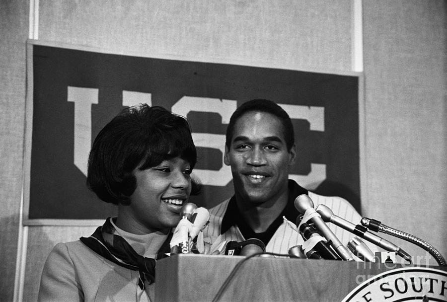 Usc O.j. Simpson And Wife Margaret Photograph by Bettmann