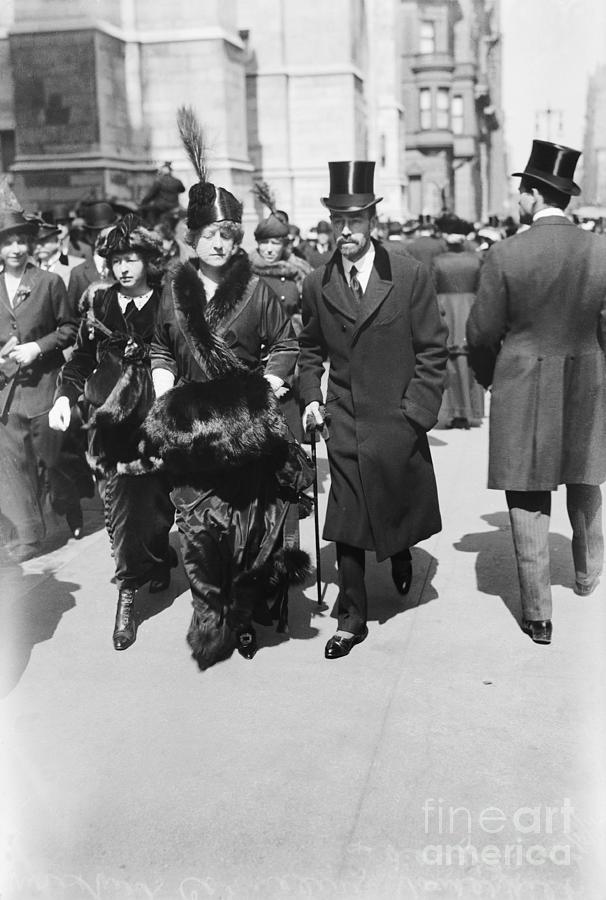 Vanderbilt Family Promenading On Fifth Photograph by Bettmann