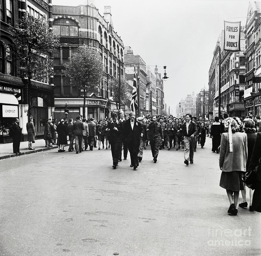 Ve Day Street Parade, 8th May 1945 Photograph by 