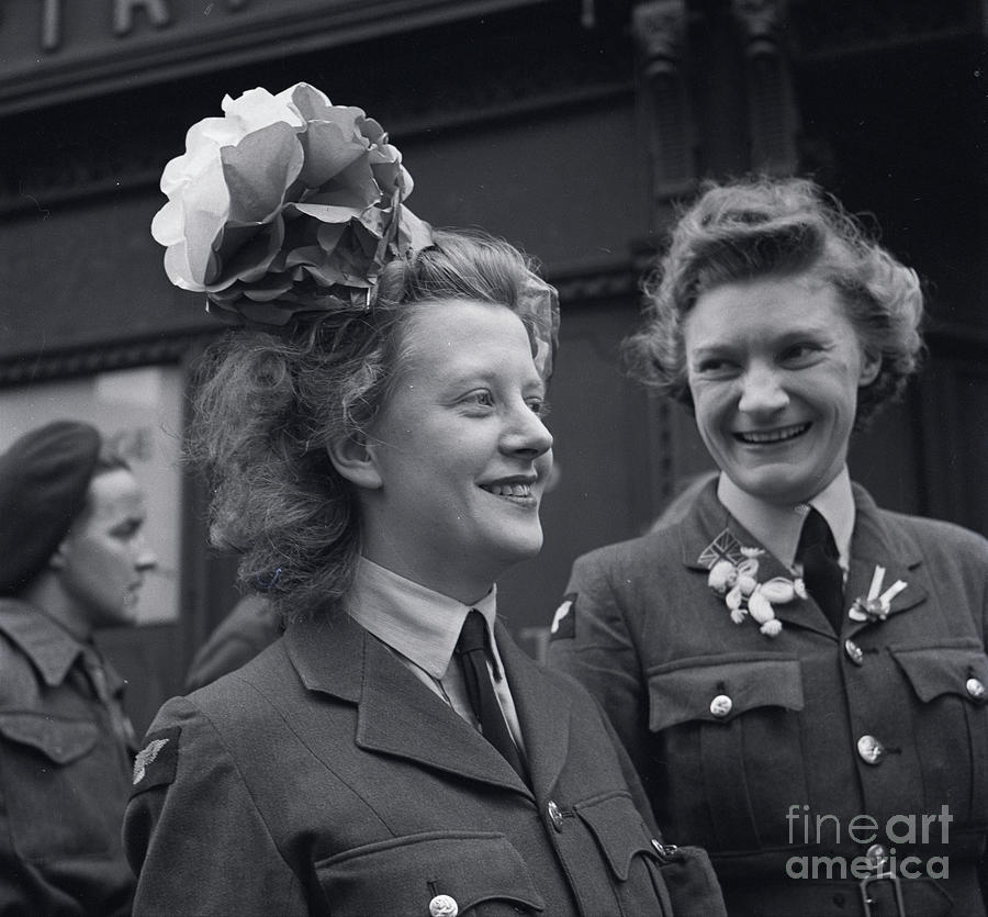 Ve Day Women In Uniform, 8th May 1945 Photograph by 
