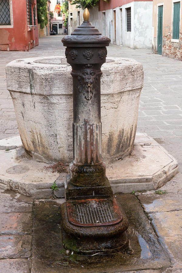 Venice Drinking Fountain Photograph by Iris Richardson