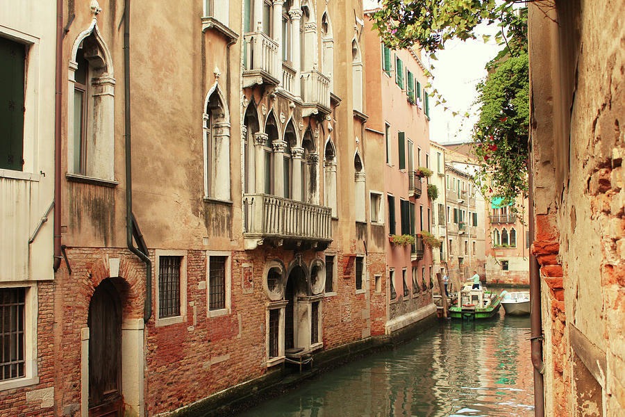 Boat Mixed Media - Venice Waterway by Les Mumm