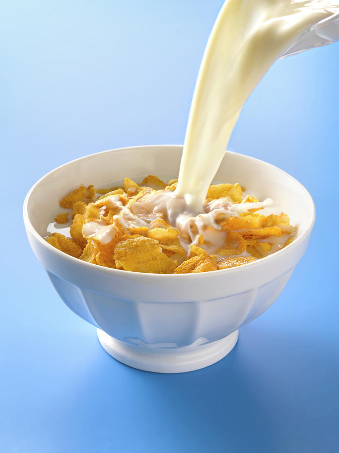 Verser Du Lait Dans Un Bol De Corn Flakes Pouring Milk Onto A Bowl Of Cornflakes Photograph By 