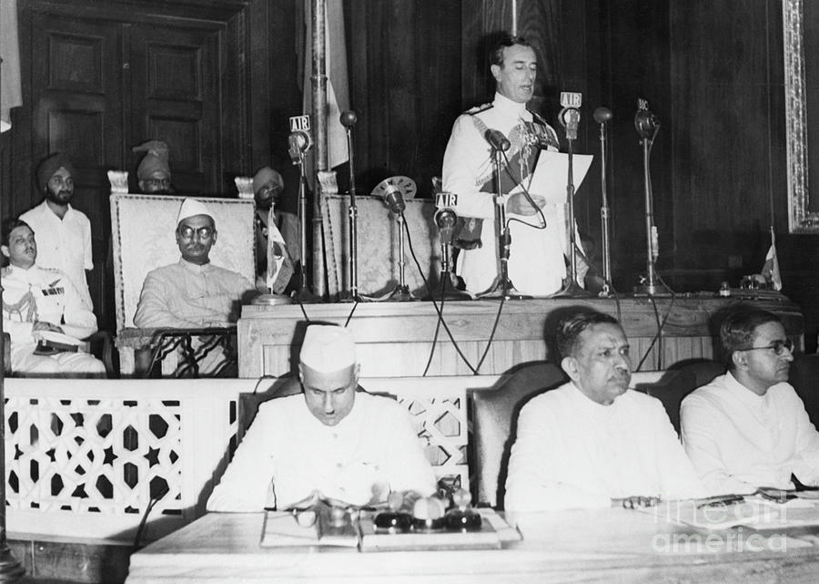 Viceroy Mountbatten Announcing Photograph by Bettmann - Fine Art America