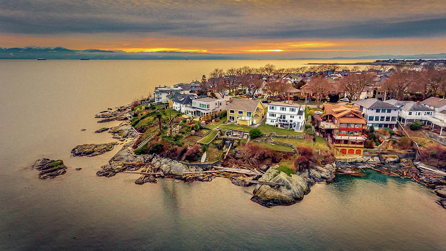 Victoria Shores Photograph by George Shubin