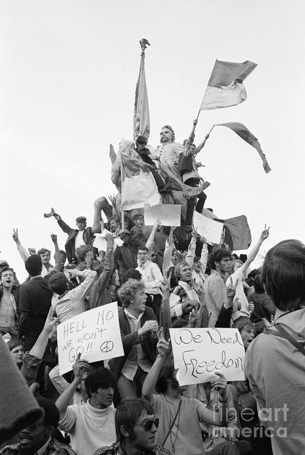 Vietnam War Demonstrators Around Statue Photograph by Bettmann