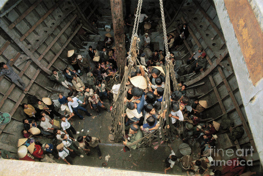 Vietnamese Refugees Being Unloaded Photograph by Bettmann