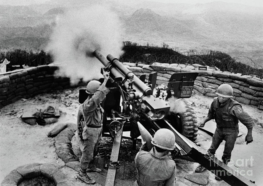 Vietnamese Troops Fire Guns Photograph by Bettmann