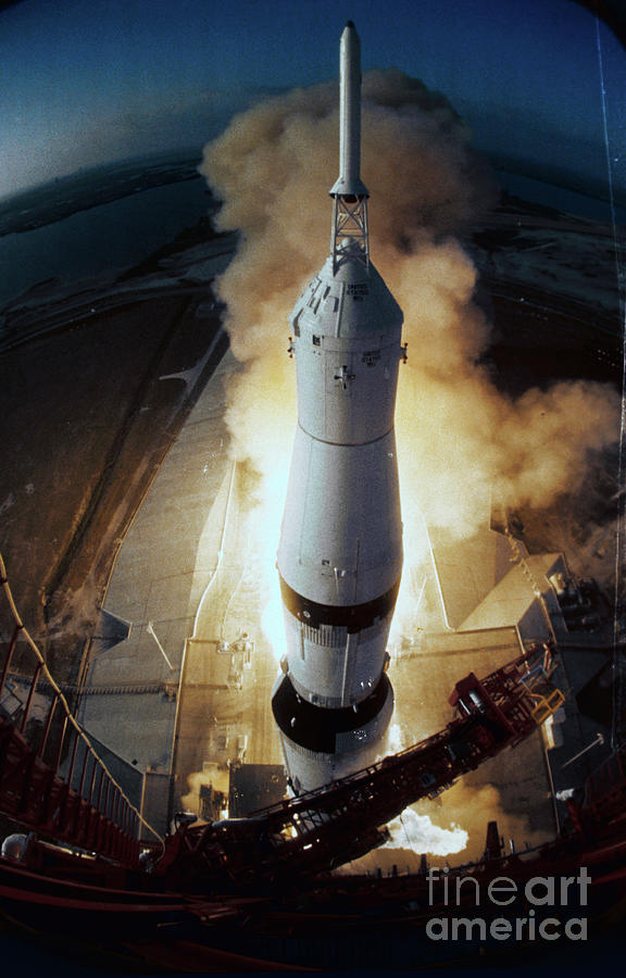 View Of Apollo 6 Launching Photograph by Bettmann