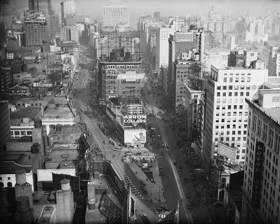 View Of Broadway Near Times Square, 1920 Photograph by Bettmann