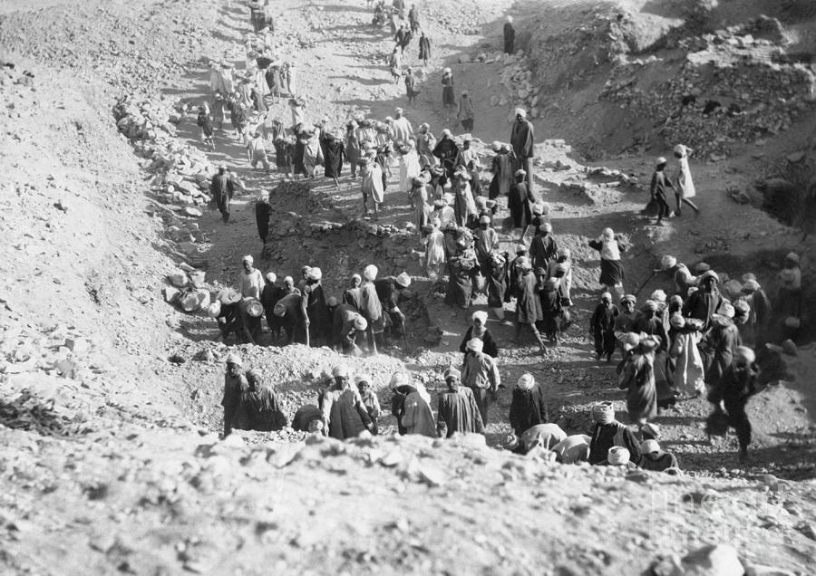 View Of Excavation Of Tutenkhamen Tomb Photograph by Bettmann