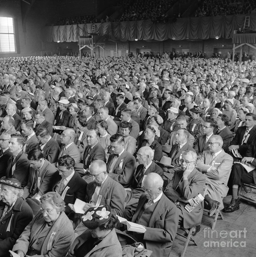 View Of Ge Stockholders Meeting Photograph by Bettmann