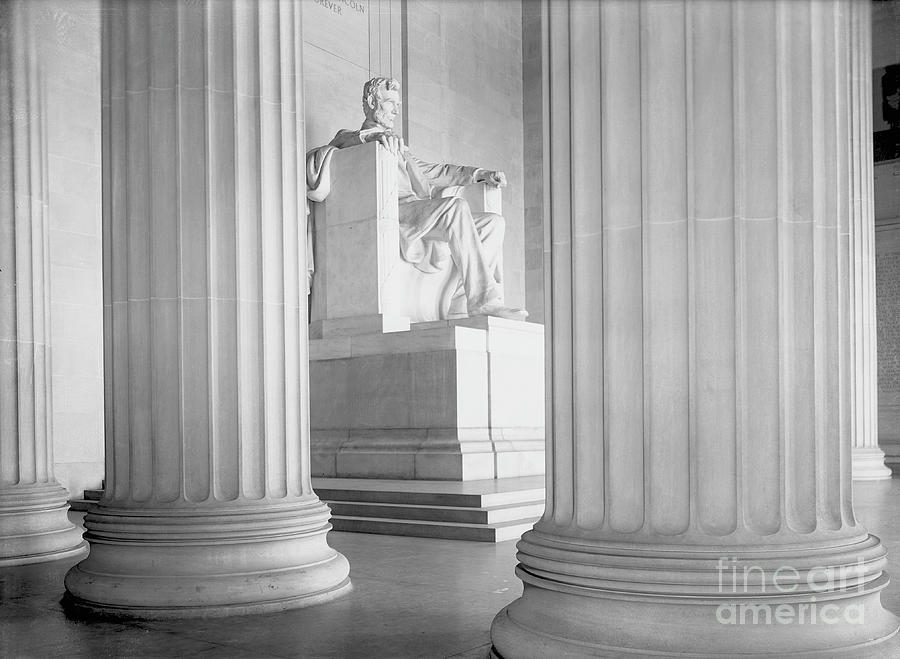 View Of Lincoln Memorial Photograph by Bettmann