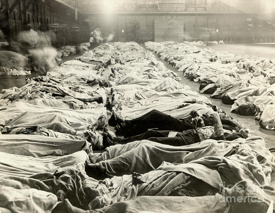 View Of Victims Of Eastland Ship Photograph by Bettmann