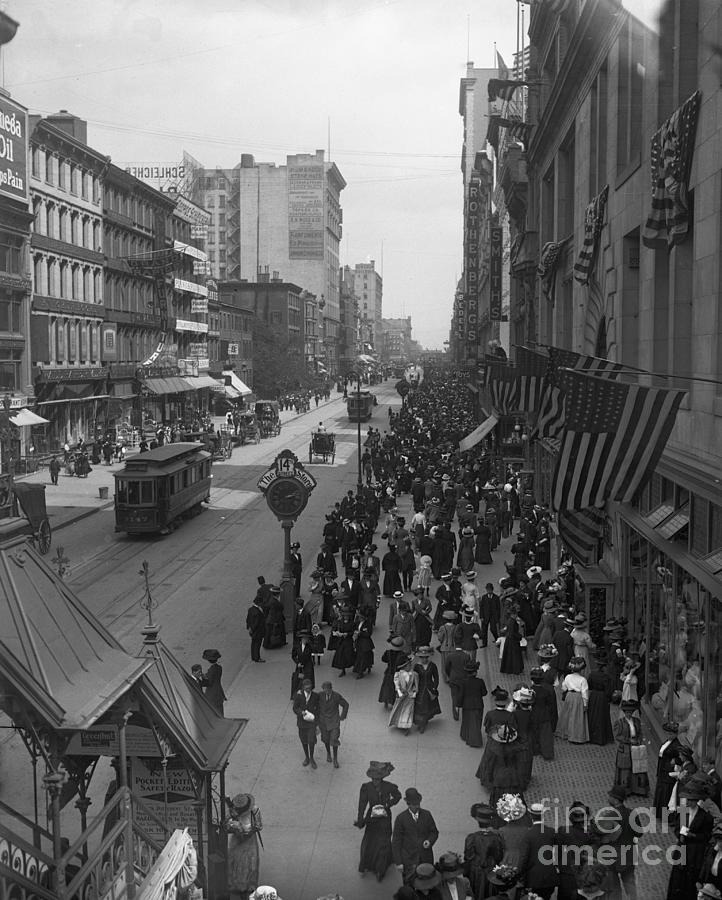 View Of West 14th Street In Nyc Photograph by Bettmann - Fine Art America