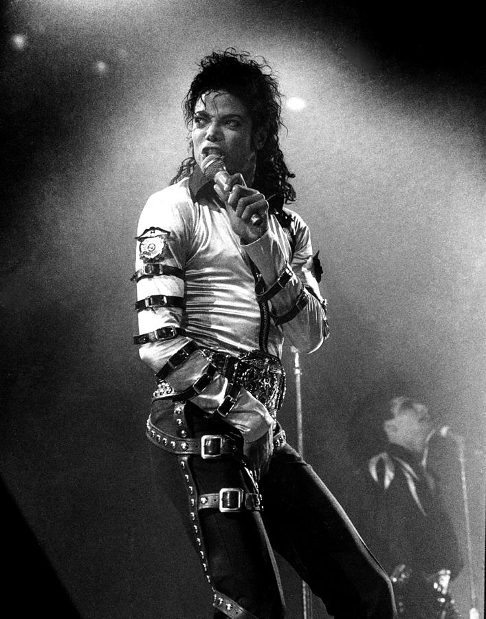 Views Of Michael Jackson As He Sing Photograph by New York Daily News Archive