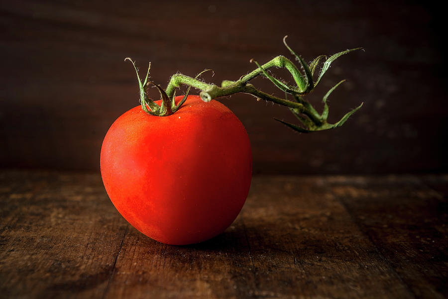 Vine Ripe Tomato Photograph by Nitin Kapoor