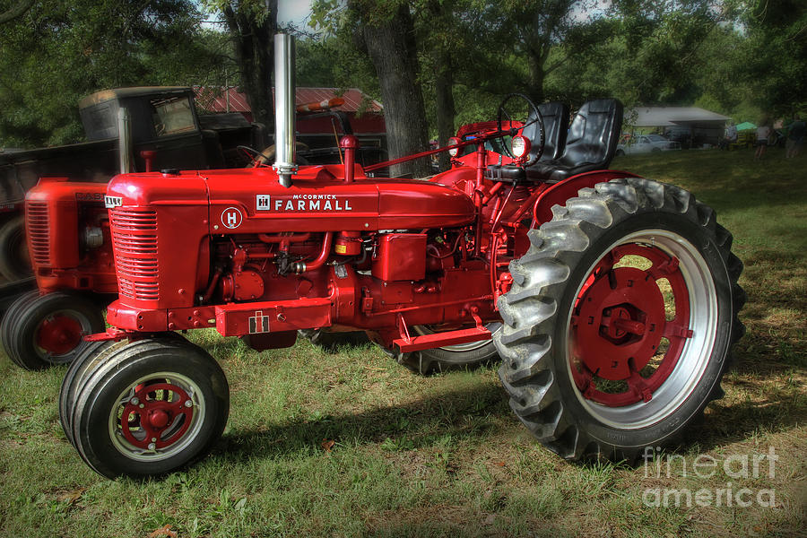 Vintage Farmall H Photograph by Mike Eingle