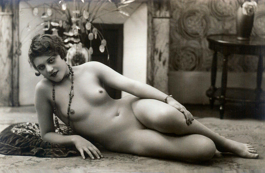 Digital ode to vintage nude by mb digital art by esoterica art agency
