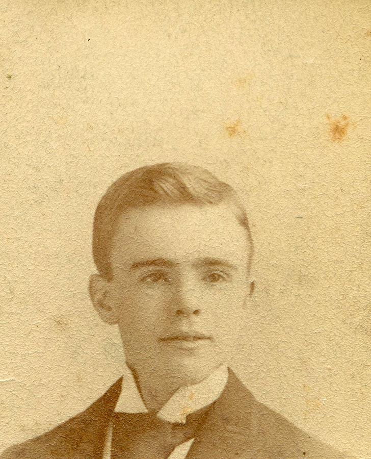 Vintage Photos 1850s - 1900s - 126 Portrait Of A Young Boy Painting By ...