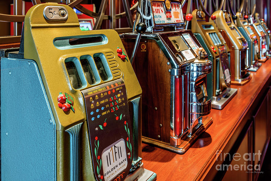 straal pianist spuiten Vintage Slot Machines at the Golden Gate Casino Photograph by Aloha Art -  Pixels