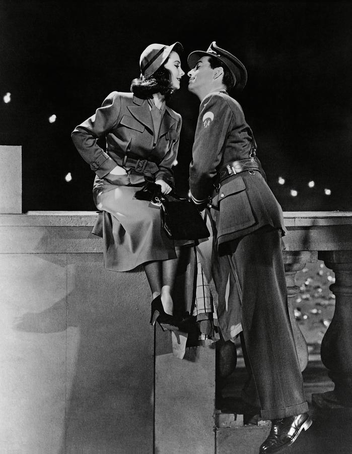 VIVIEN LEIGH and ROBERT TAYLOR in WATERLOO BRIDGE -1940