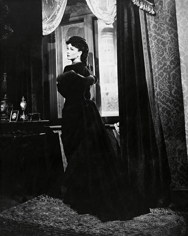 VIVIEN LEIGH in ANNA KARENINA -1948-. Photograph by Album