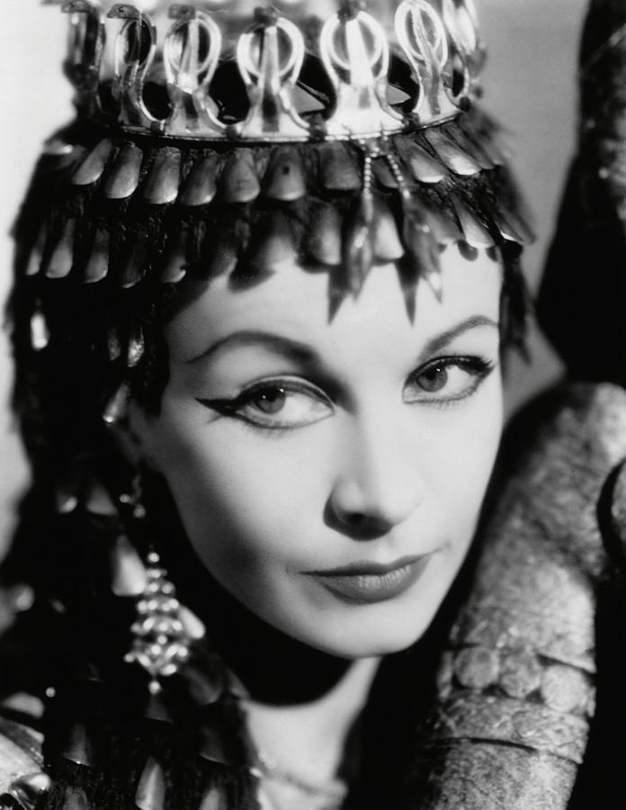 VIVIEN LEIGH in CAESAR AND CLEOPATRA -1945-. Photograph by Album